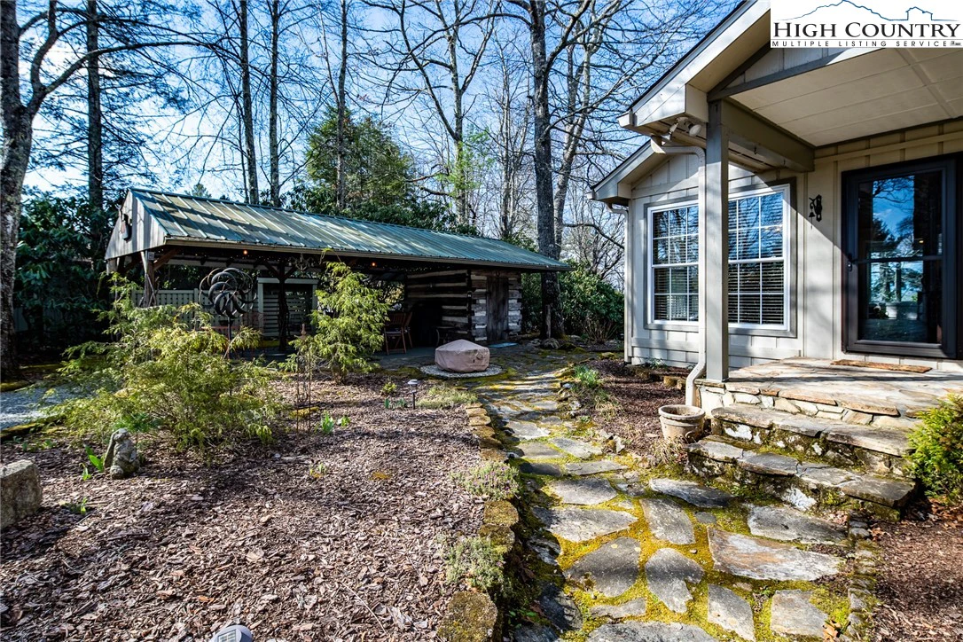 Image number 17 for the current listing