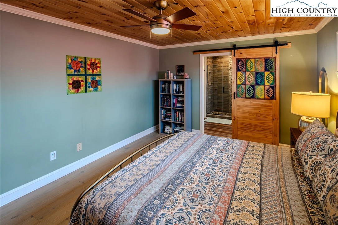 Image number 3 for the current listing