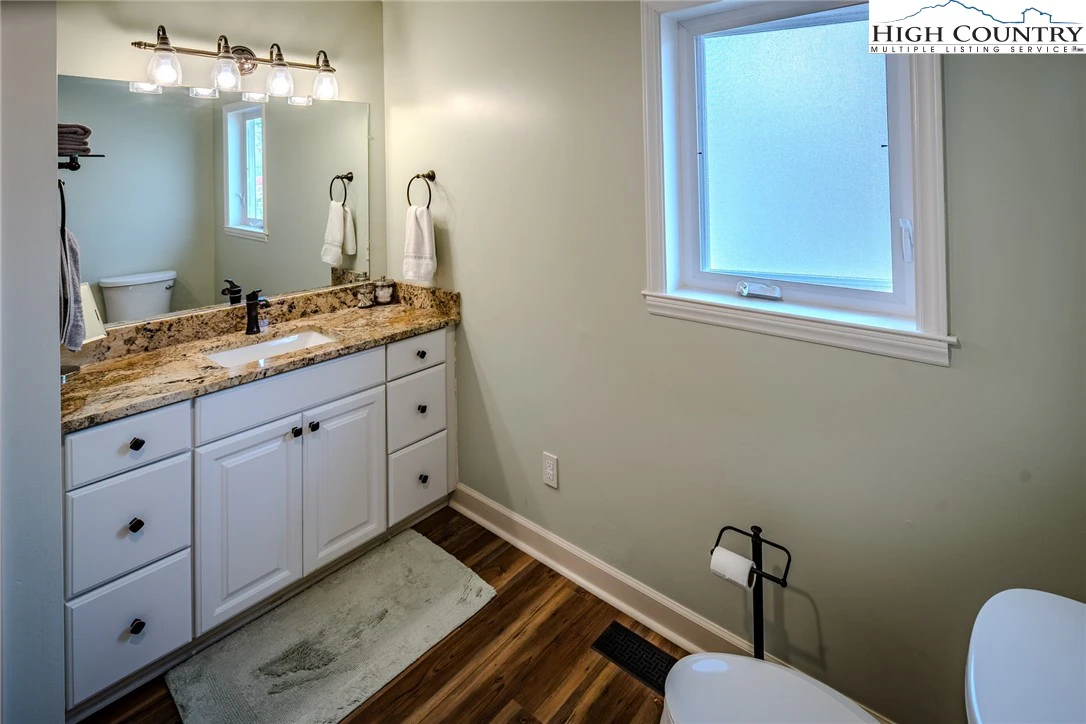 Image number 6 for the current listing
