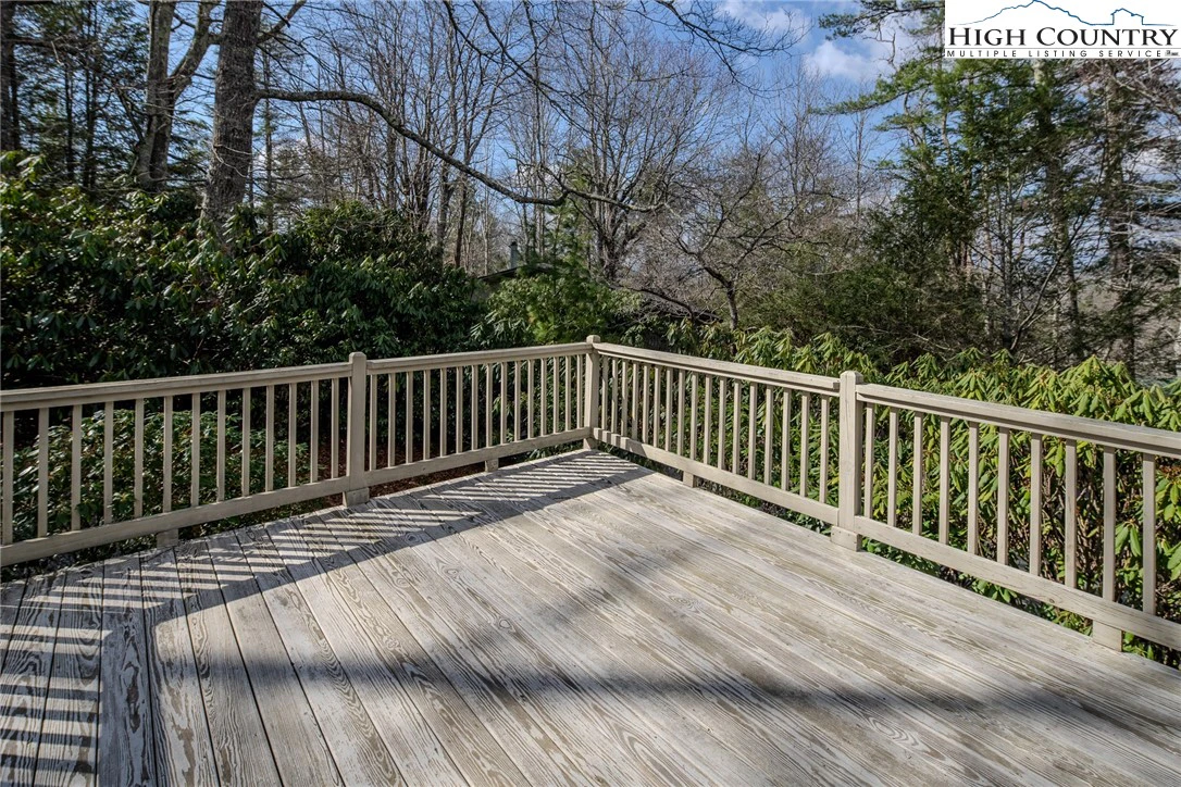 Image number 15 for the current listing