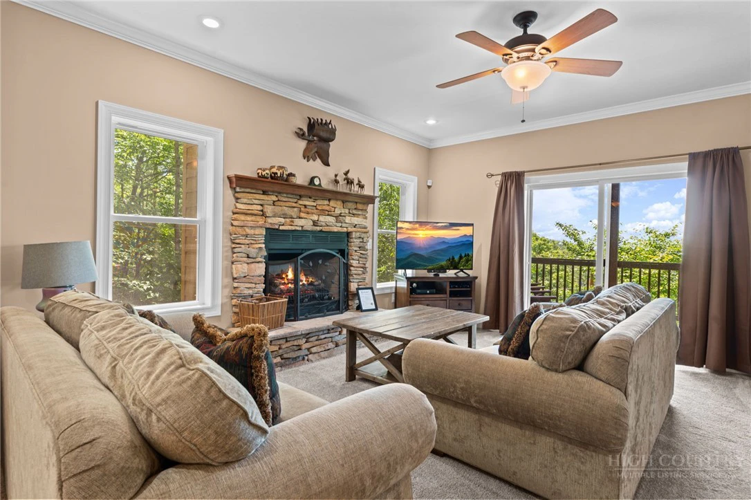 Image number 4 for the current listing