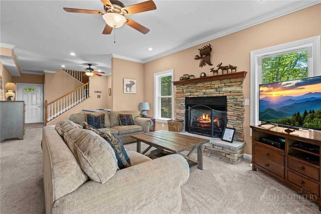 Image number 3 for the current listing