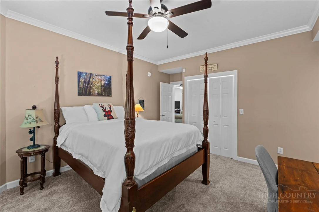 Image number 9 for the current listing