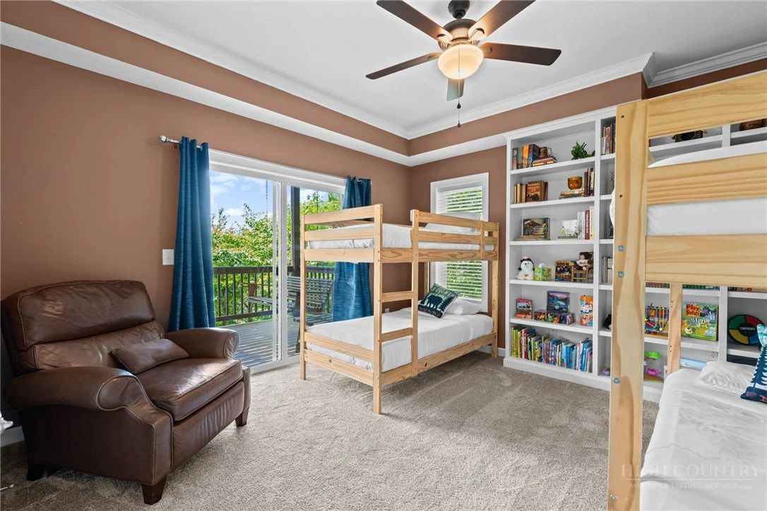 Image number 10 for the current listing