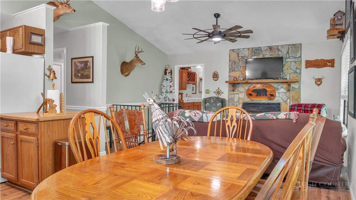 Image number 9 for the current listing