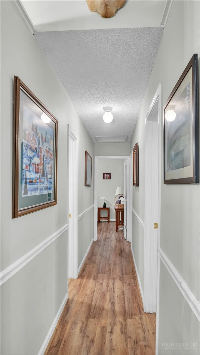 Image number 19 for the current listing