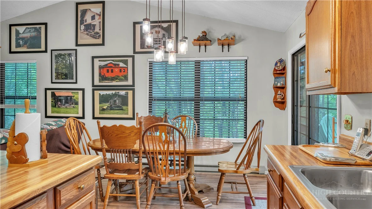 Image number 7 for the current listing