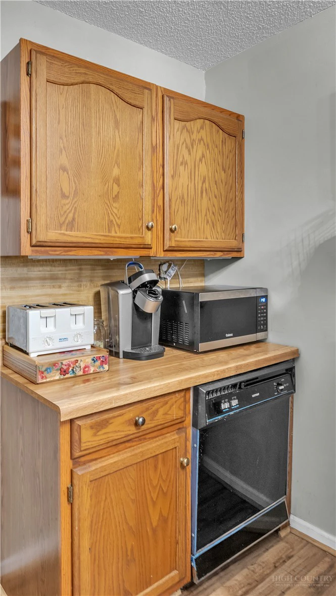 Image number 11 for the current listing