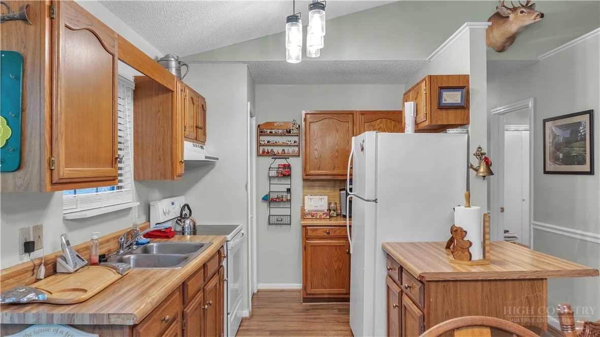 Image number 6 for the current listing