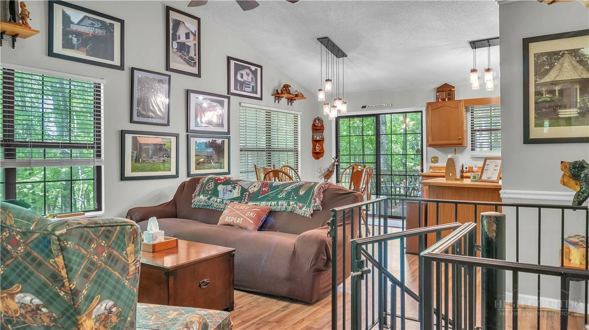 Image number 10 for the current listing