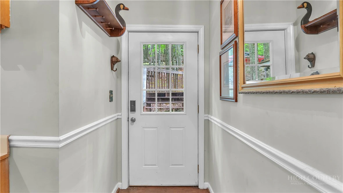 Image number 21 for the current listing