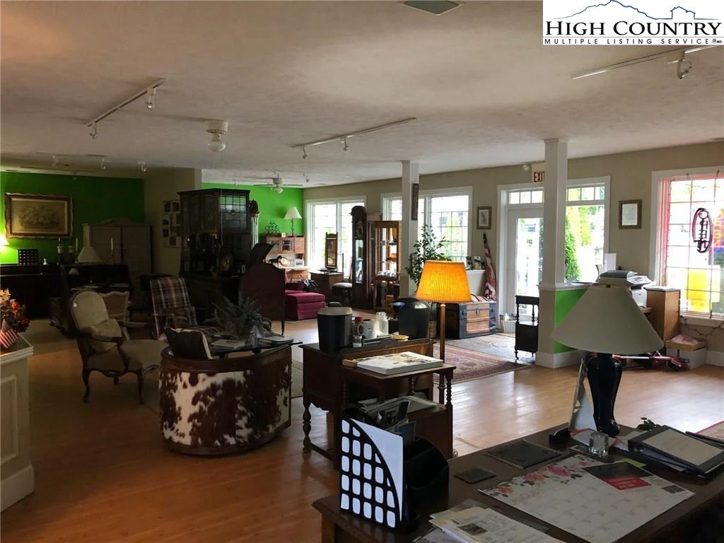 Image number 12 for the current listing