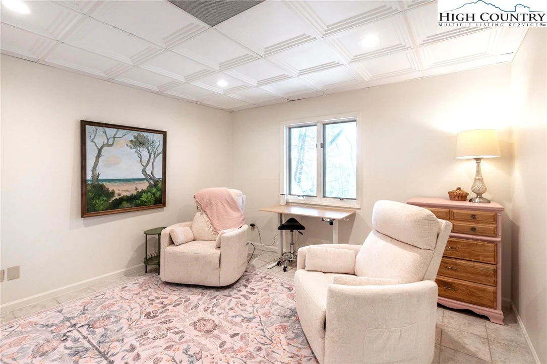 Image number 12 for the current listing