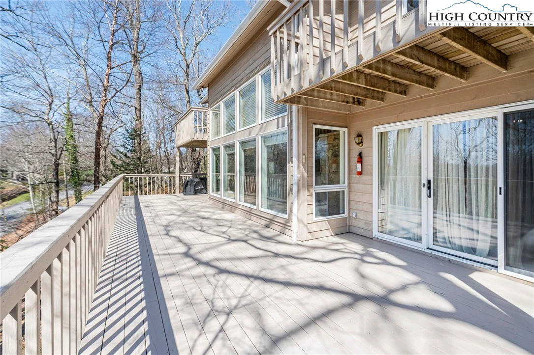 Image number 19 for the current listing