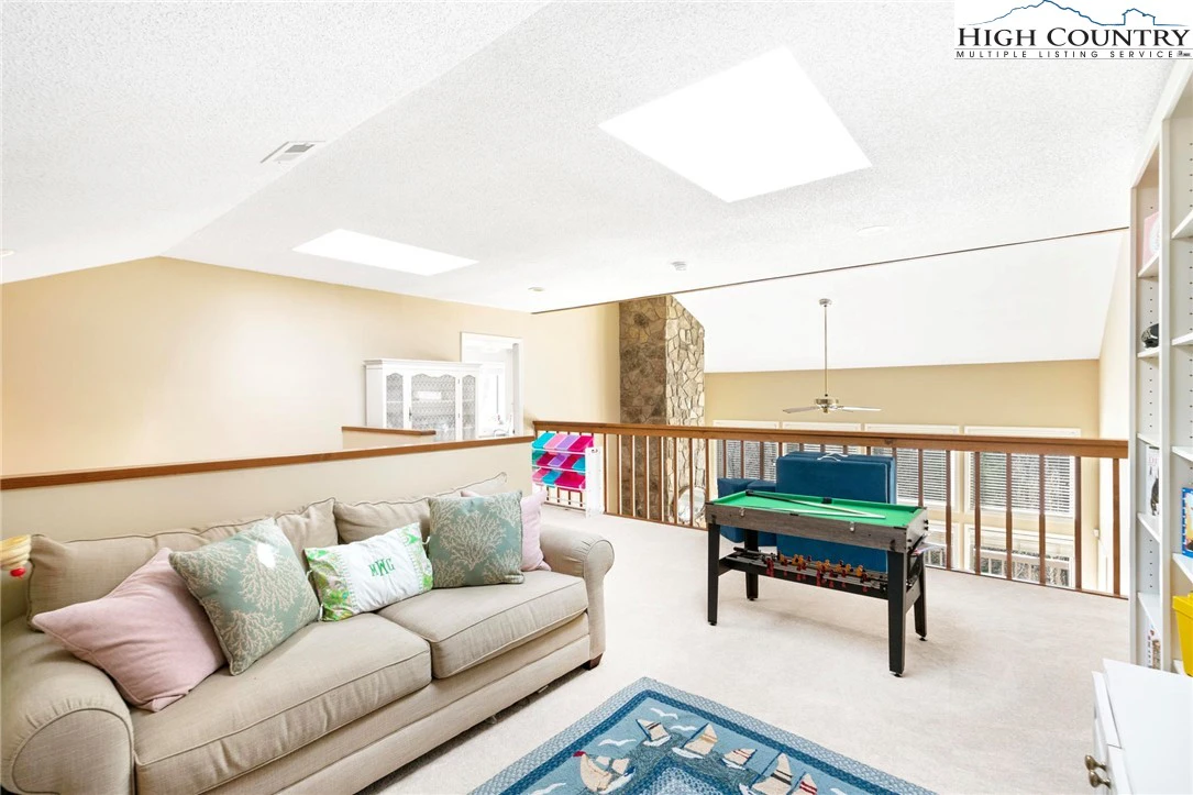 Image number 14 for the current listing