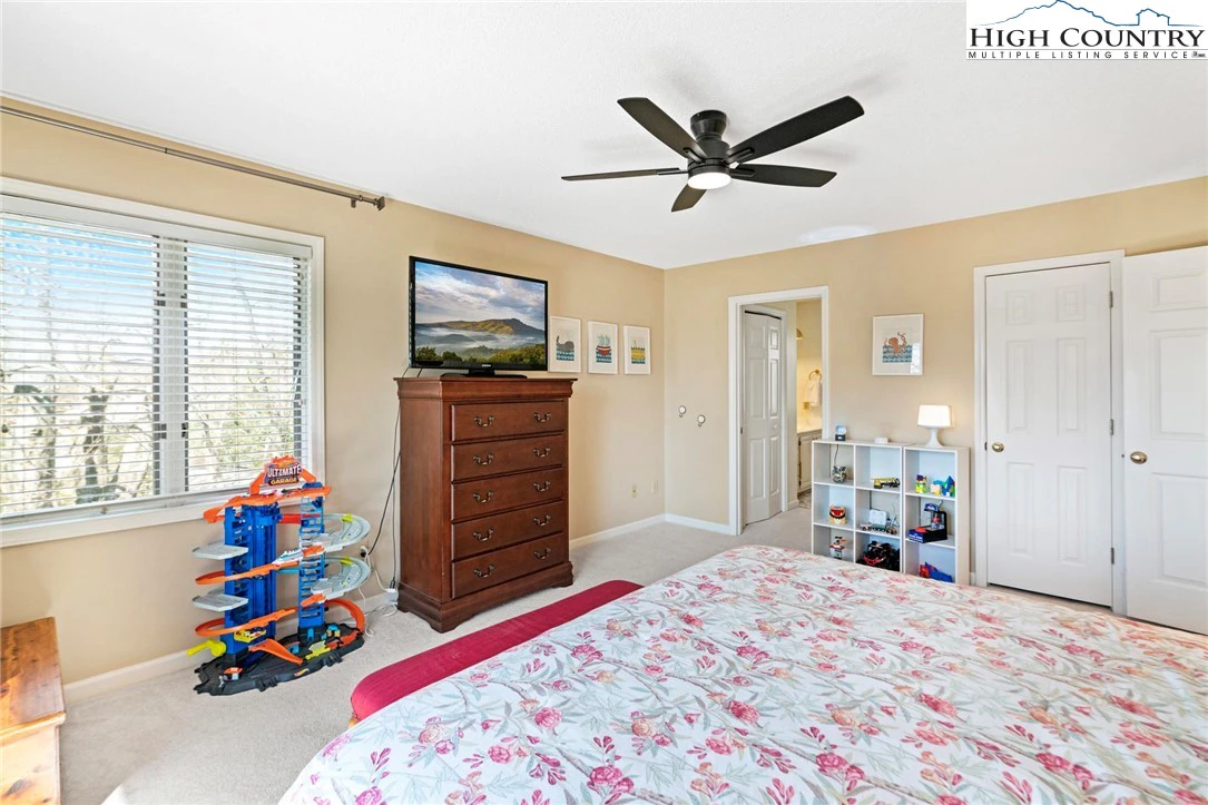 Image number 4 for the current listing