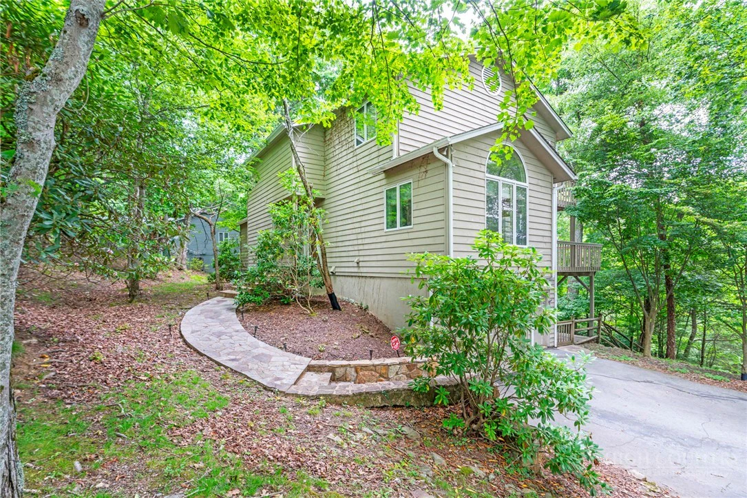 Image number 1 for the current listing