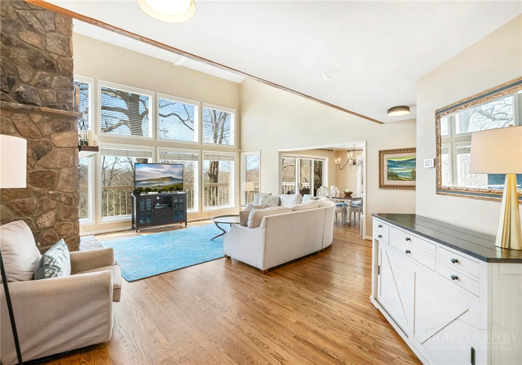 Image number 8 for the current listing