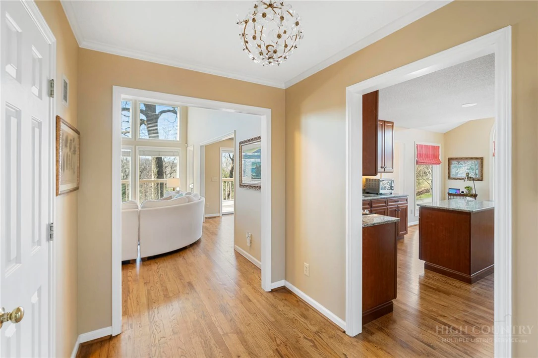 Image number 4 for the current listing