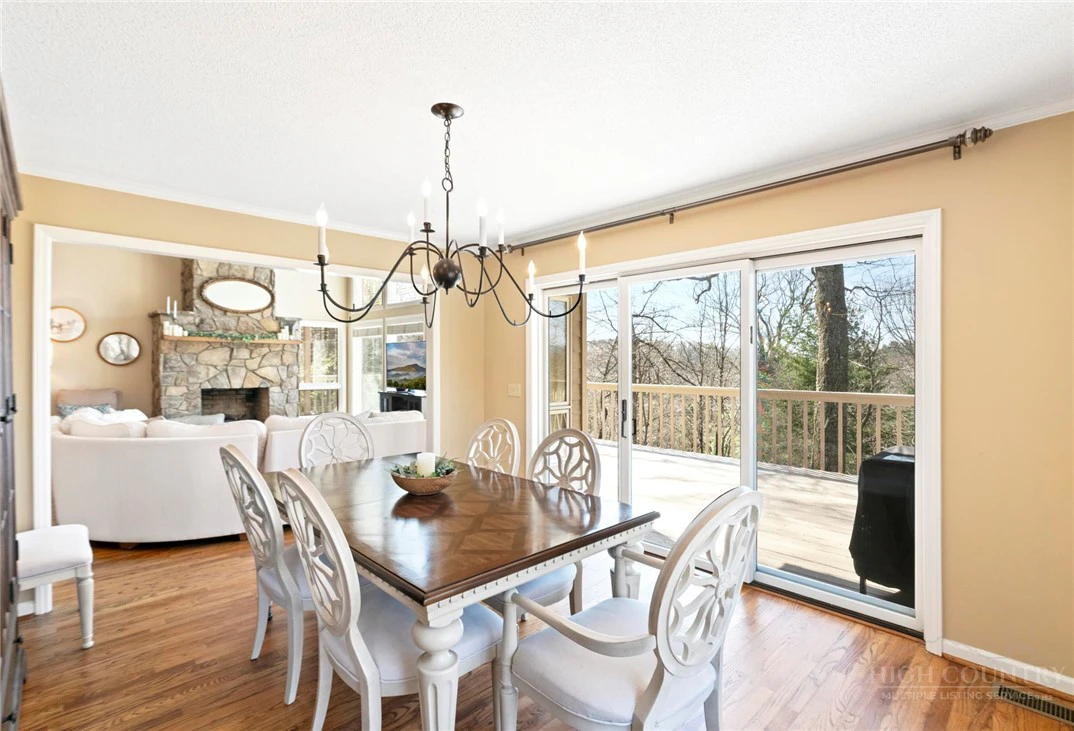 Image number 9 for the current listing