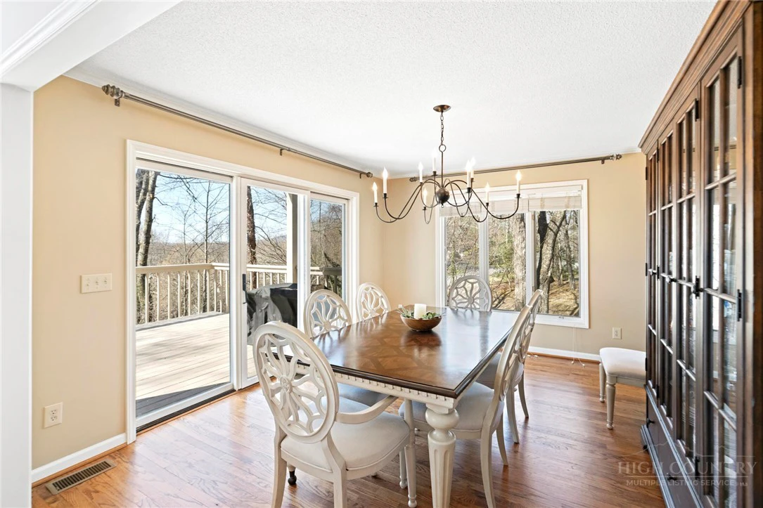 Image number 10 for the current listing