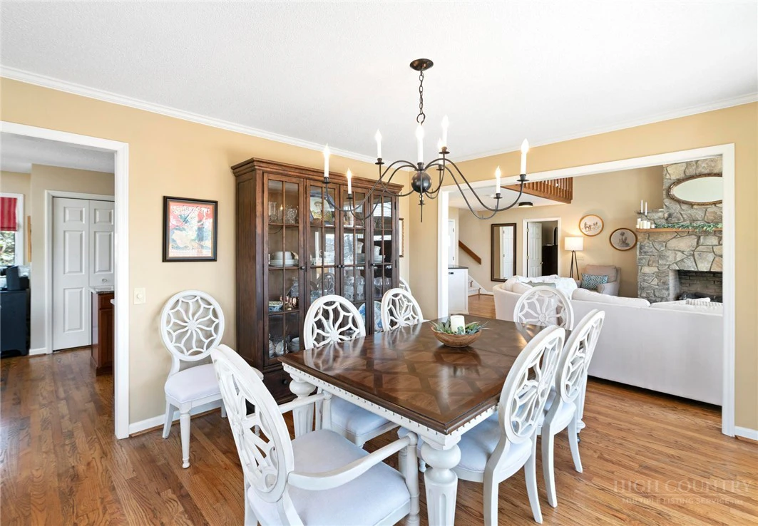 Image number 11 for the current listing