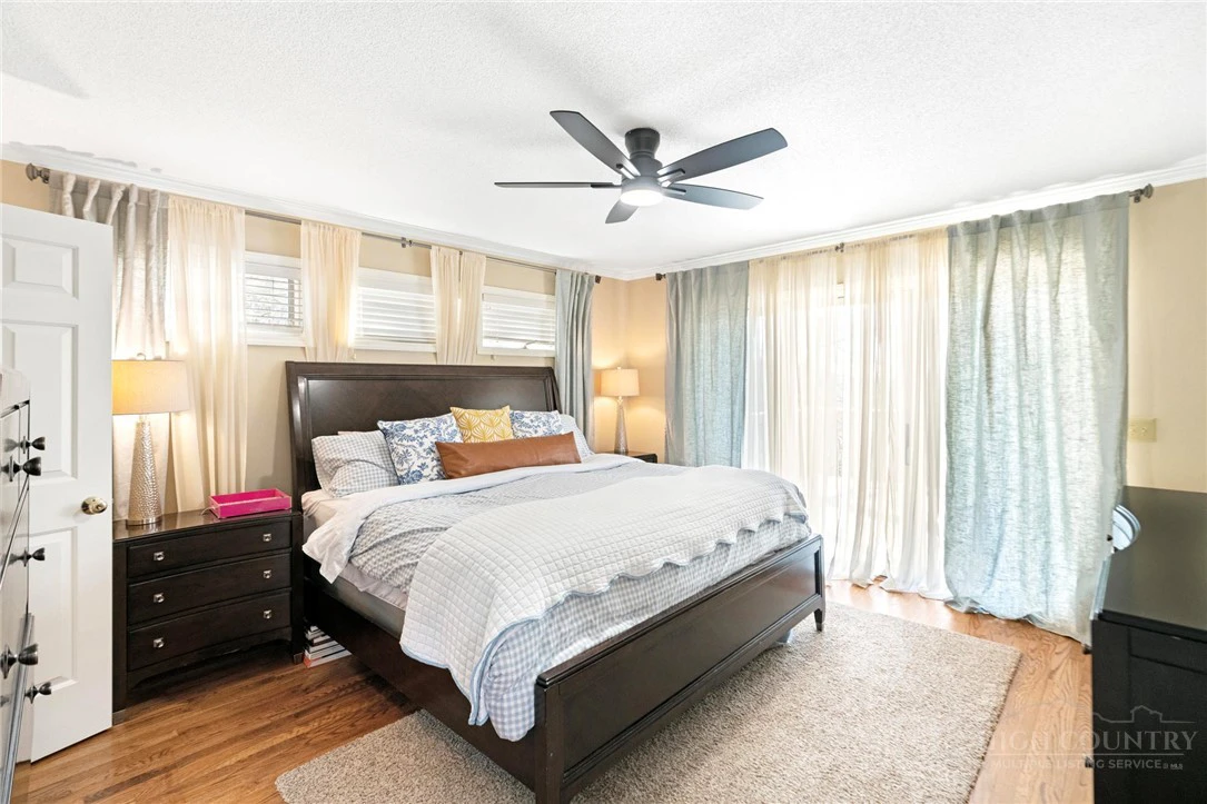 Image number 18 for the current listing
