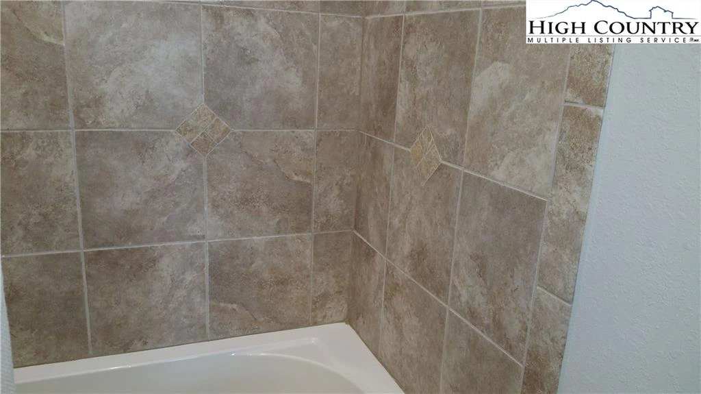 Image number 3 for the current listing