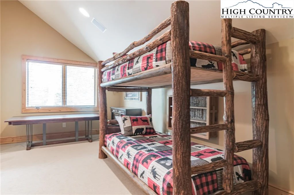 Image number 9 for the current listing