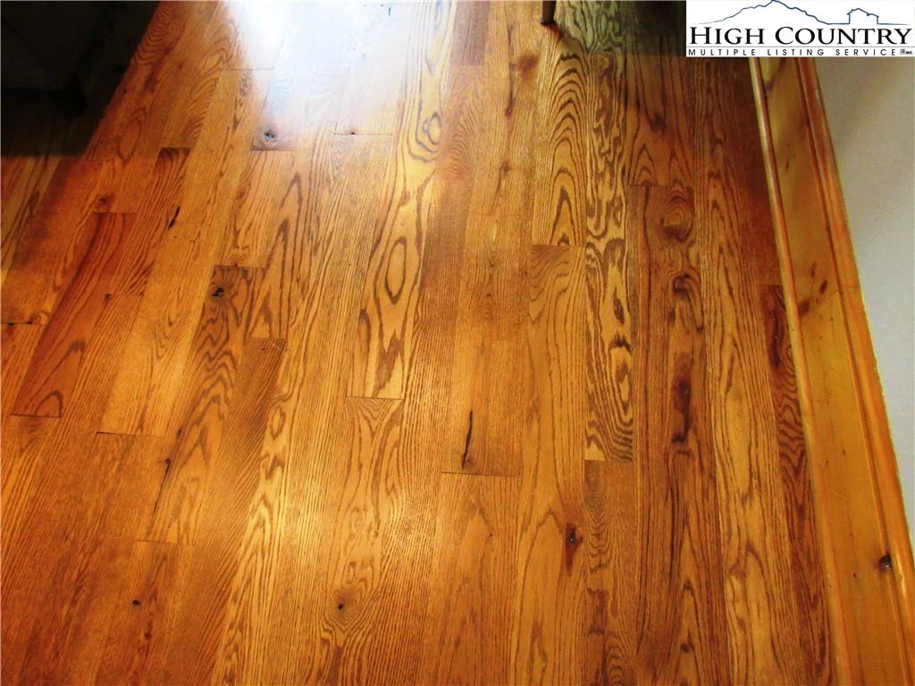 Image number 13 for the current listing