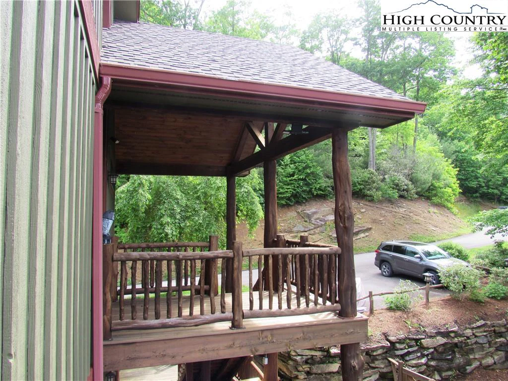Image number 18 for the current listing