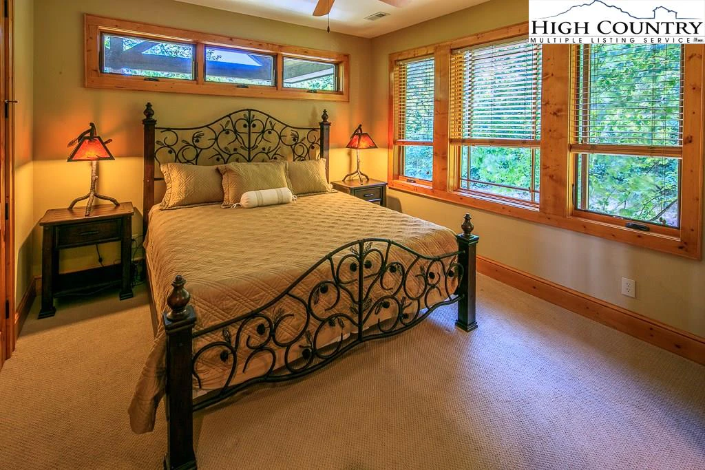 Image number 18 for the current listing