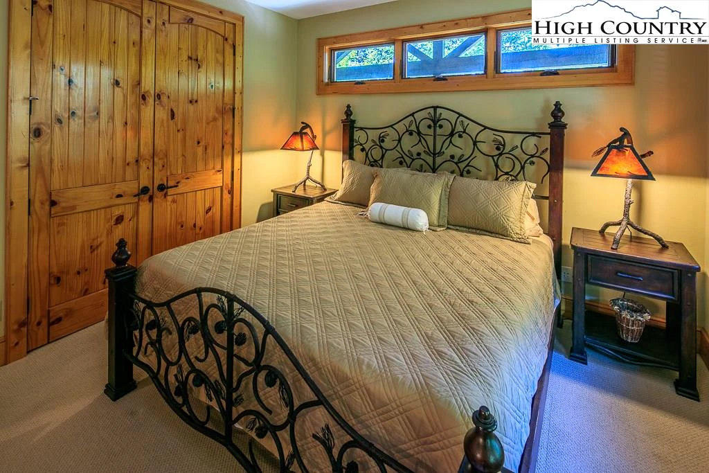 Image number 2 for the current listing