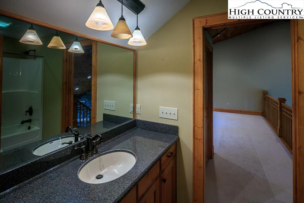 Image number 7 for the current listing