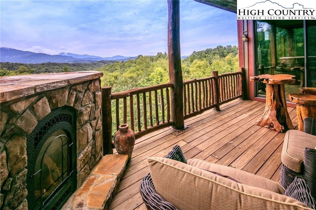 Image number 1 for the current listing