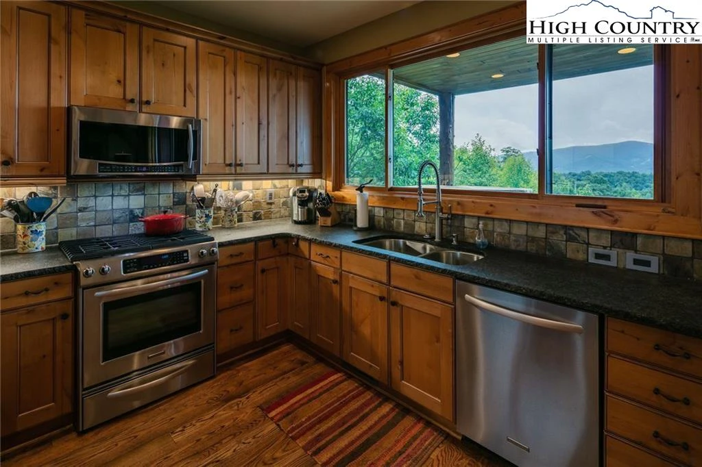 Image number 21 for the current listing
