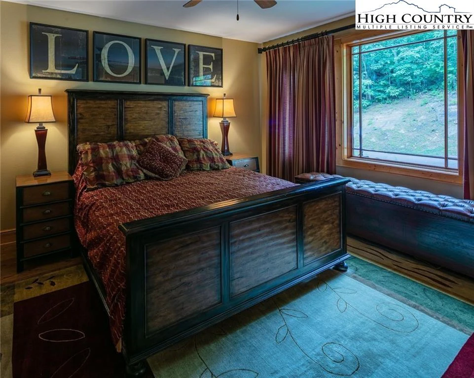 Image number 2 for the current listing