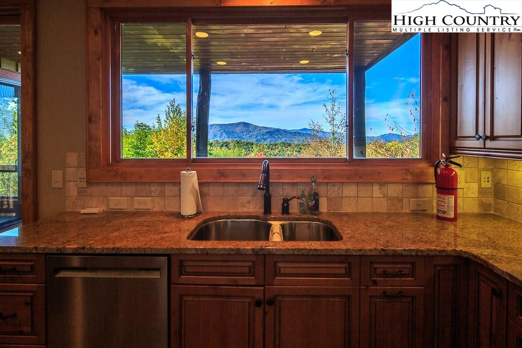 Image number 11 for the current listing