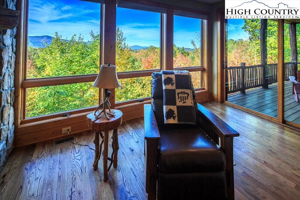 Image number 3 for the current listing