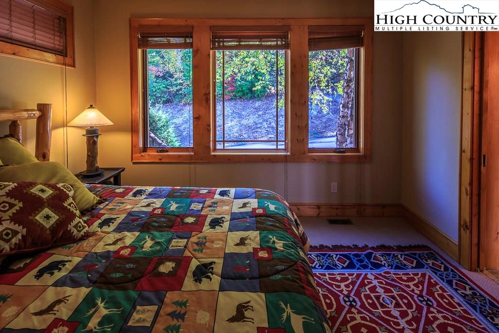 Image number 7 for the current listing