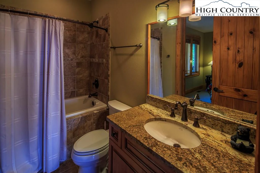 Image number 2 for the current listing
