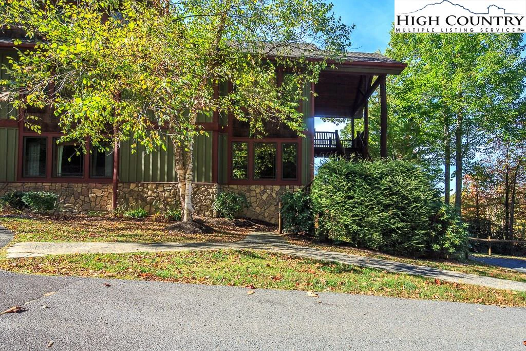 Image number 17 for the current listing