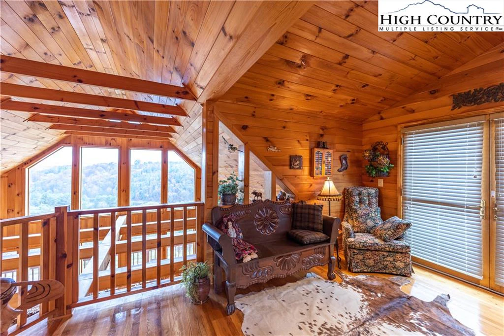 Image number 11 for the current listing