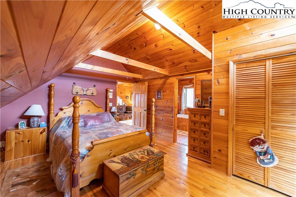 Image number 5 for the current listing