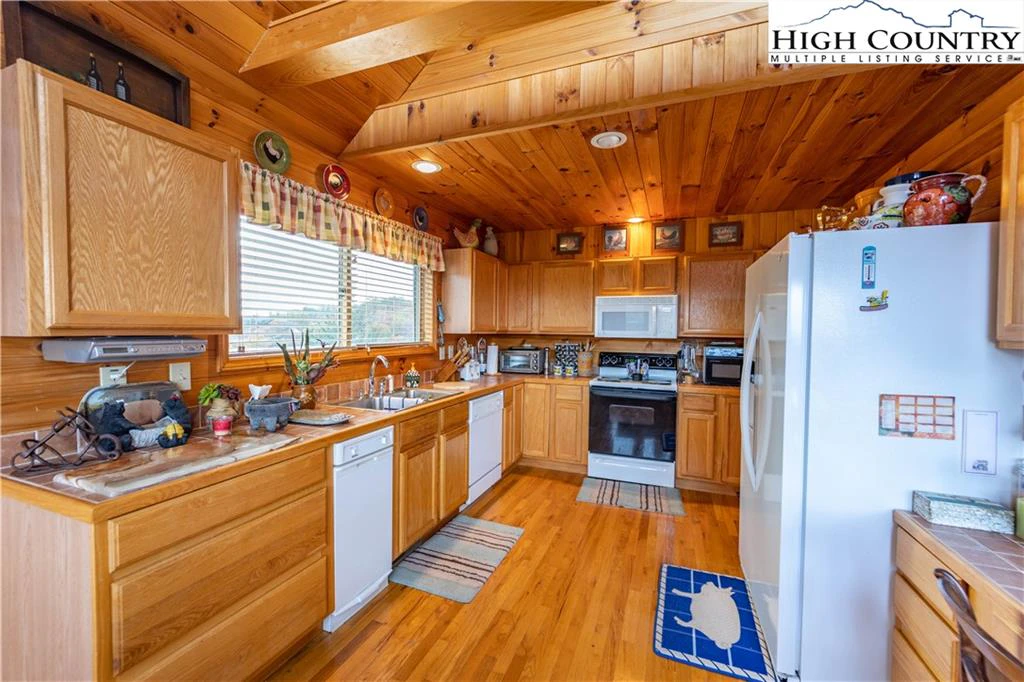 Image number 21 for the current listing