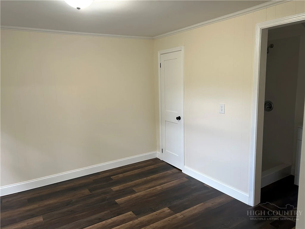 Image number 12 for the current listing
