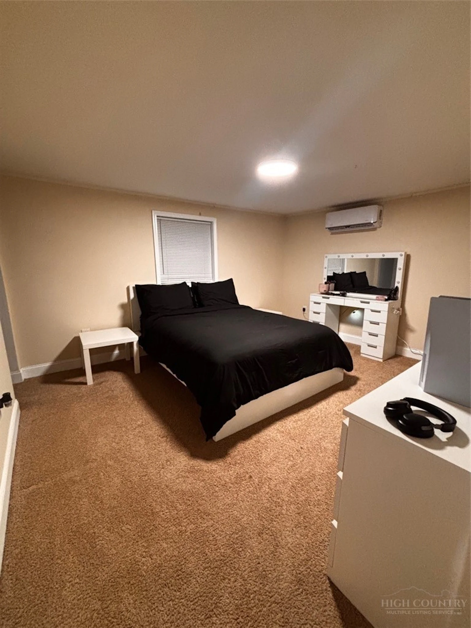Image number 13 for the current listing