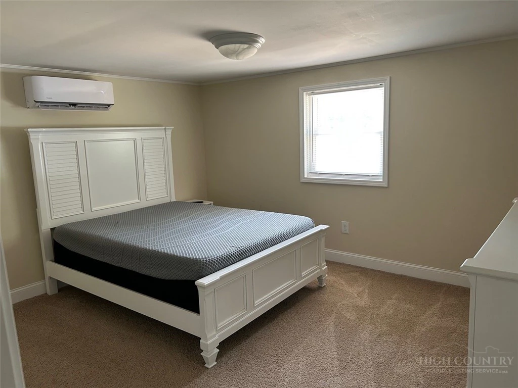 Image number 15 for the current listing