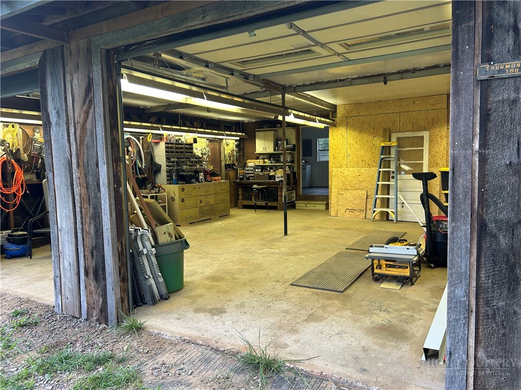 Image number 22 for the current listing
