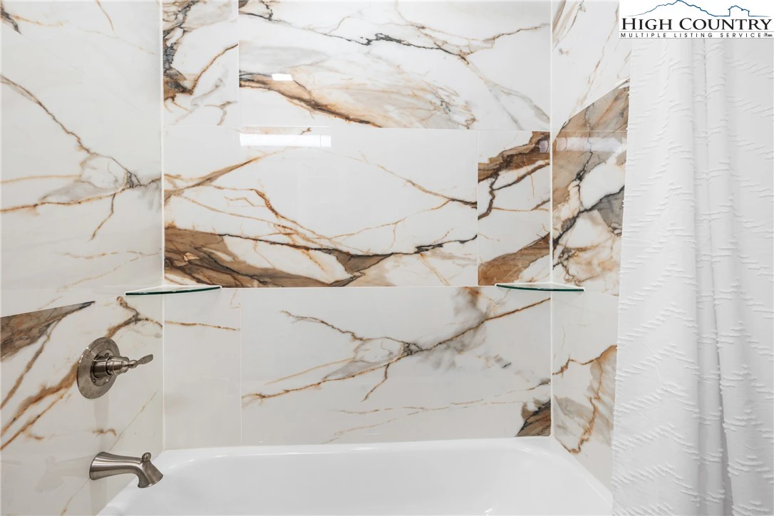 Image number 3 for the current listing